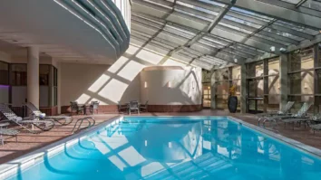 best-denver-hotels-with-indoor-swimming-pools